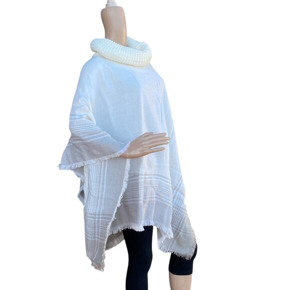 New Accessory Street Ivory Glittery Knit Turtleneck Pullover Fringed Poncho OS - Picture 4 of 8